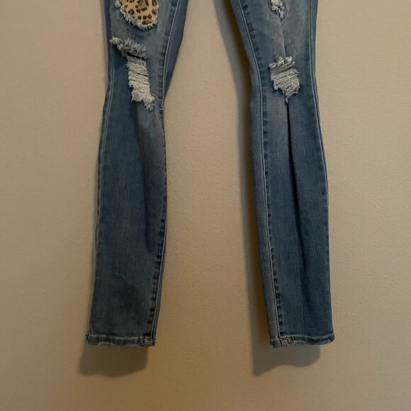 New York & Company, Size 2, Distressed Animal Print Patch, High Rise Skinny Jean - Picture 8 of 10